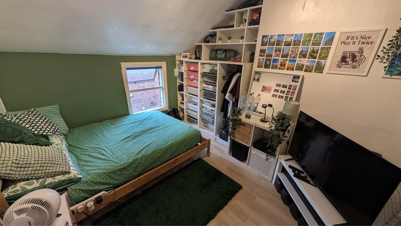 Room Warwick Road in Manchester