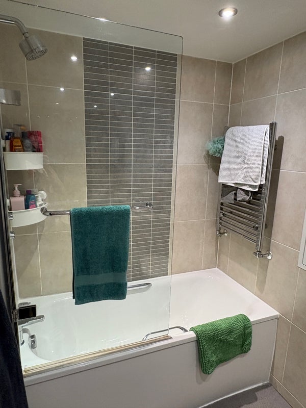 Room Chippenham Road in Manchester