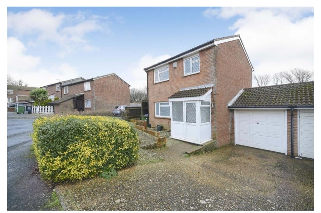 House Abbey Close in Peacehaven