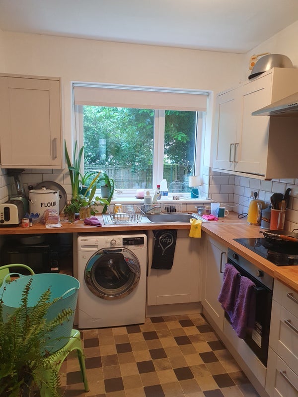 Room Ashmore Road in Glasgow