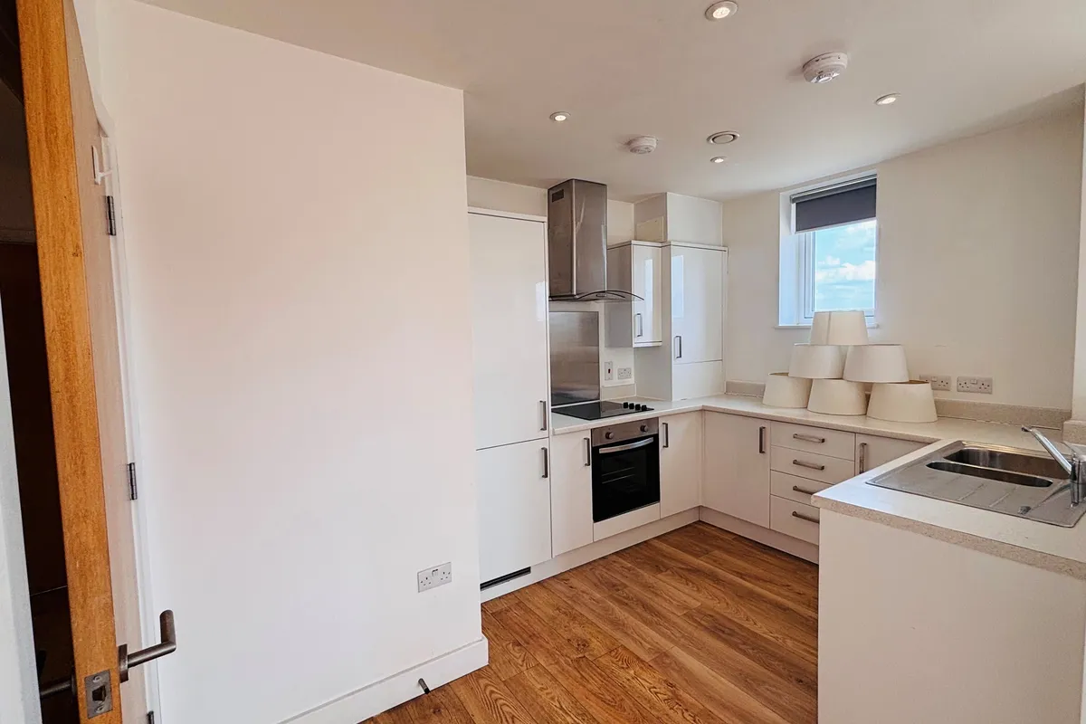 Flat Bowes Road in Greater London