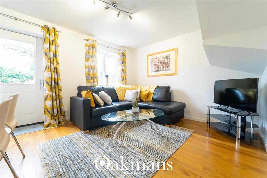 Flat Ten Acres Mews in Birmingham