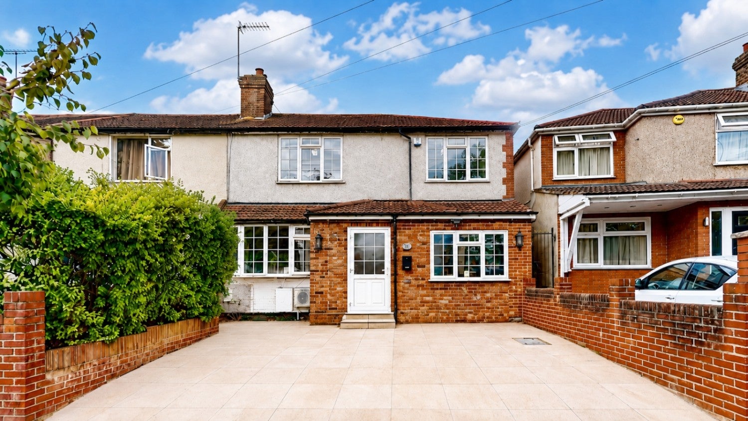House Empire Road in Greater London