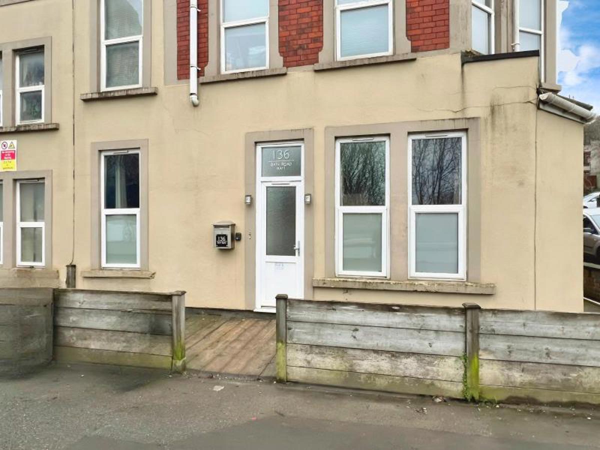 Flat Bath Road in Bristol