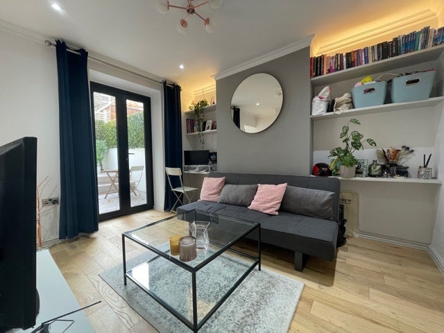 Flat Hurst Street in Greater London