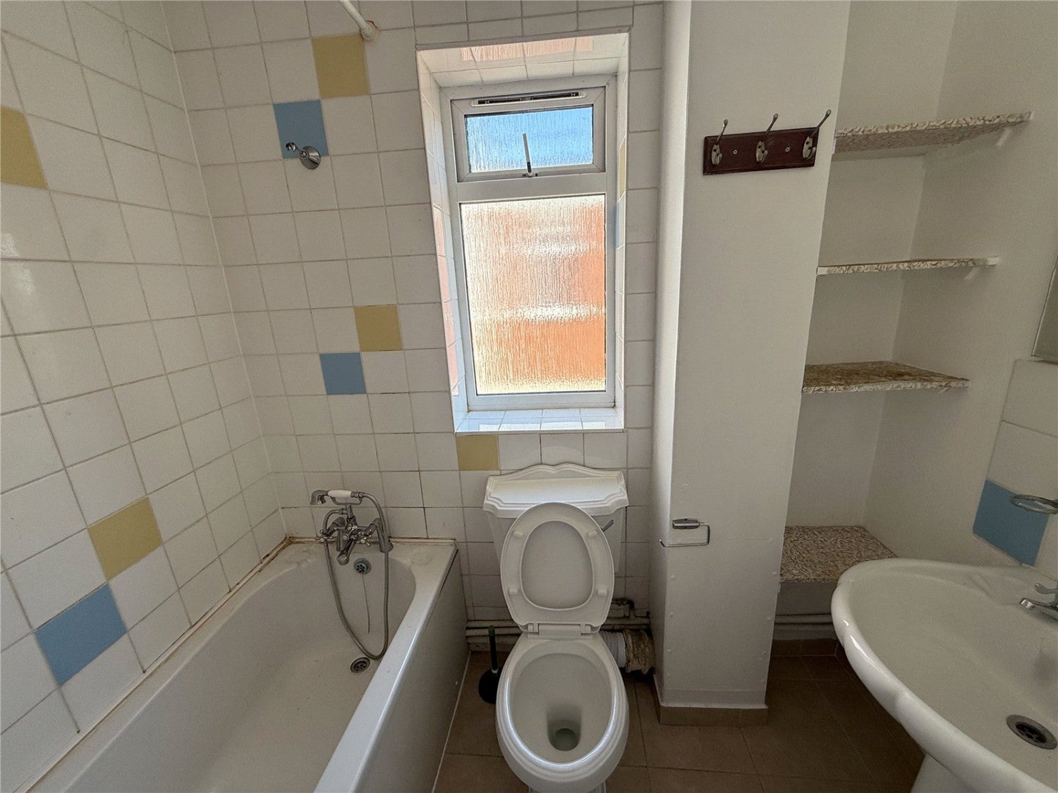 Flat Palmerston Road in Greater London