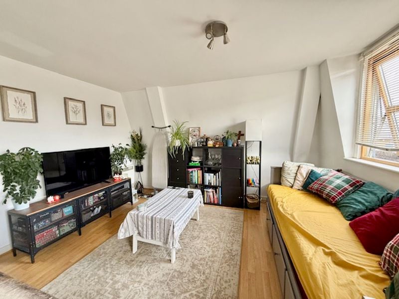 Flat Hendre Road in Greater London