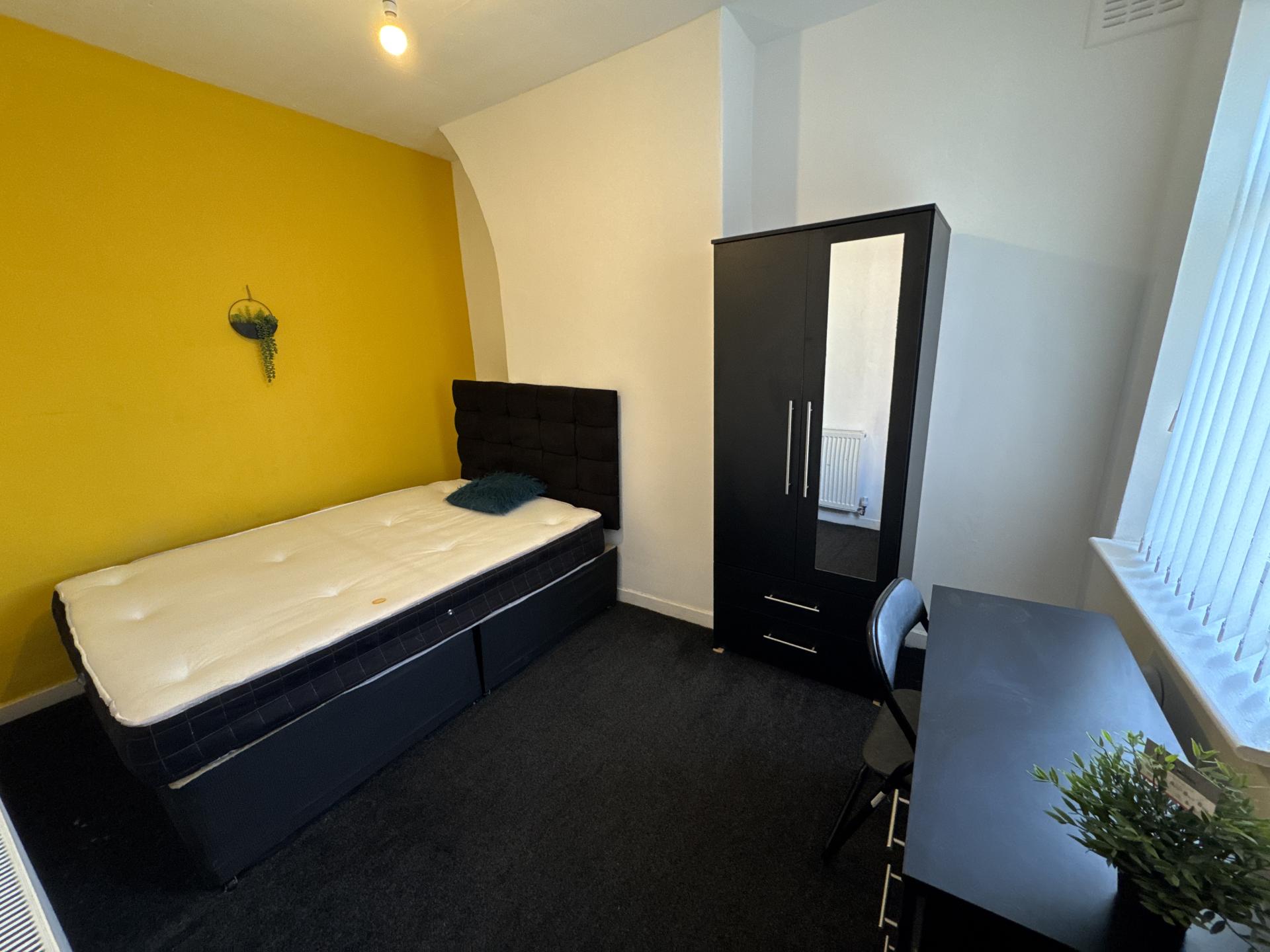 Room Cambria Street South in Liverpool