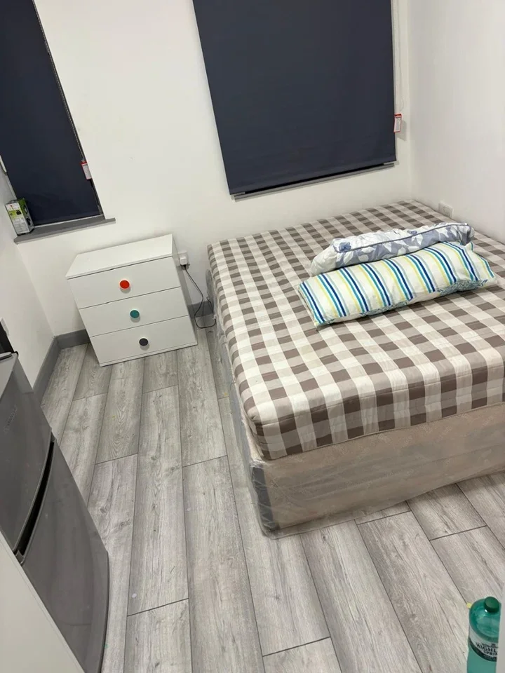 Room Bath Road in Slough