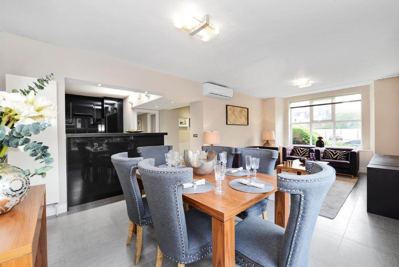 Flat Finchley Road in Greater London