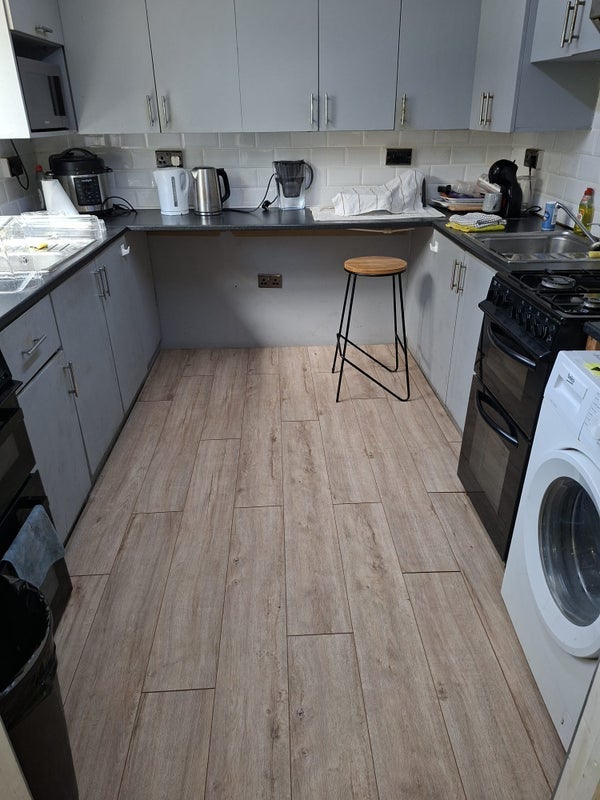Room Brook's Road in Greater London