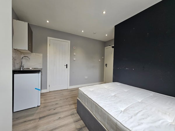 Flat Halsway in London