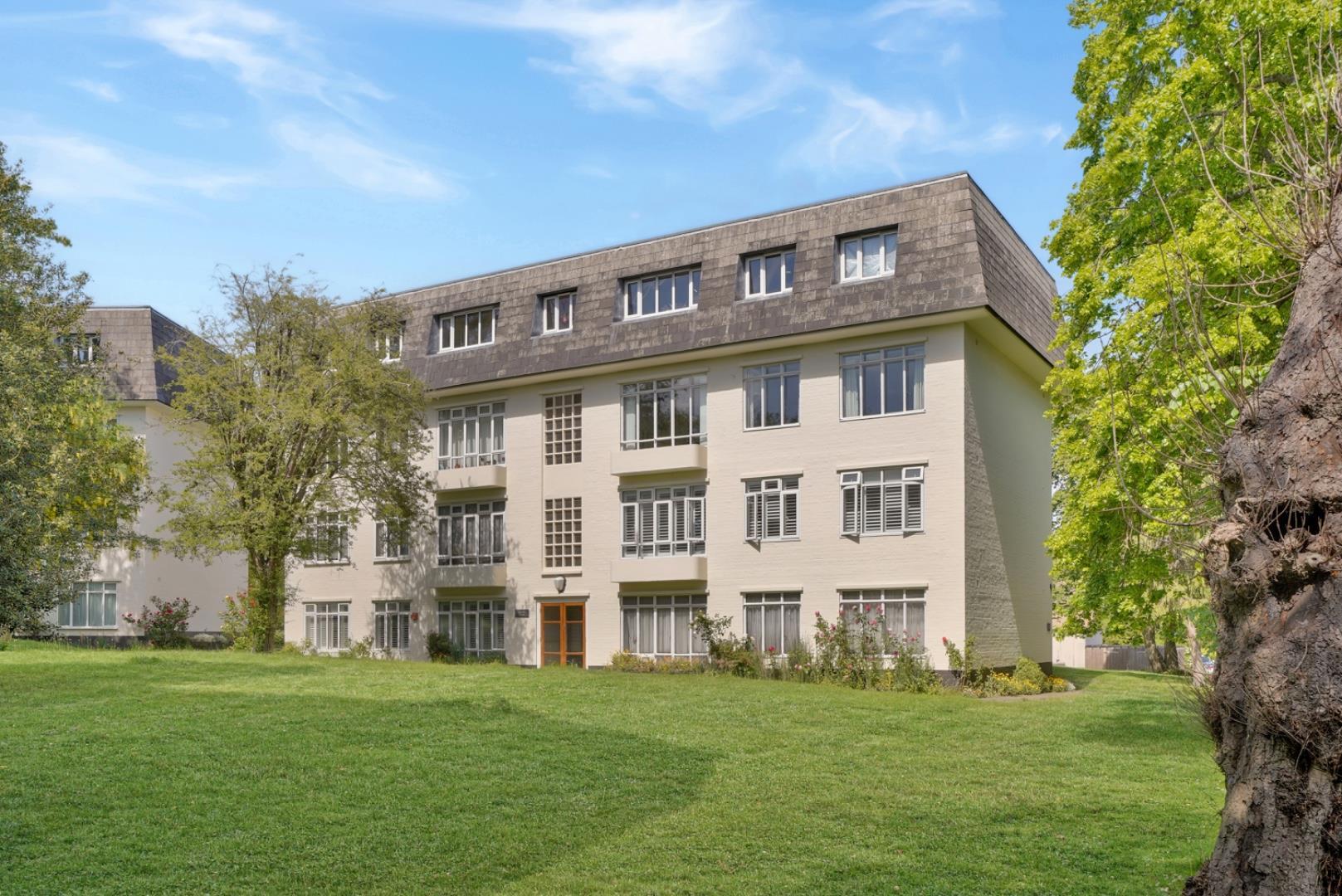 Flat Lawrie Park Road in Greater London