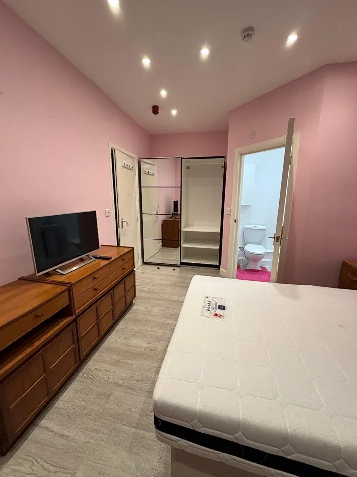 Room Boundaries Road in Greater London