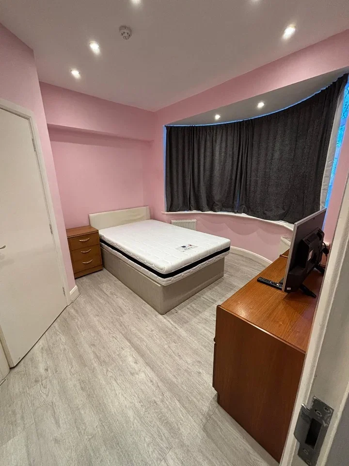Room Boundaries Road in Greater London