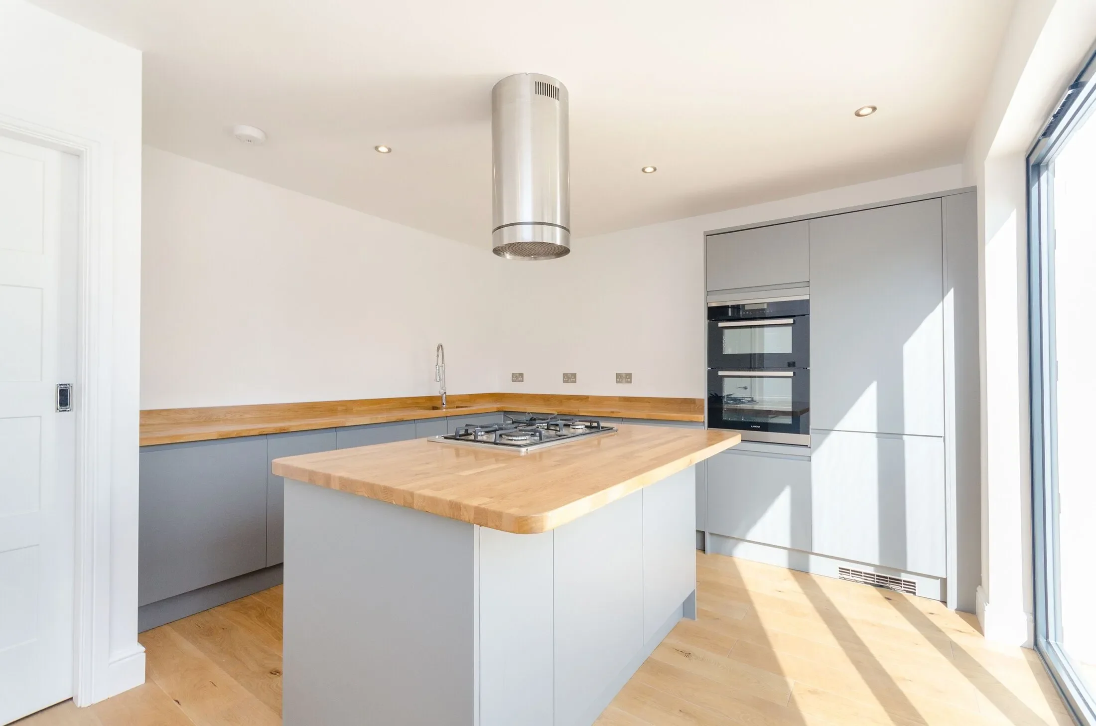 House Groveland Way in Greater London