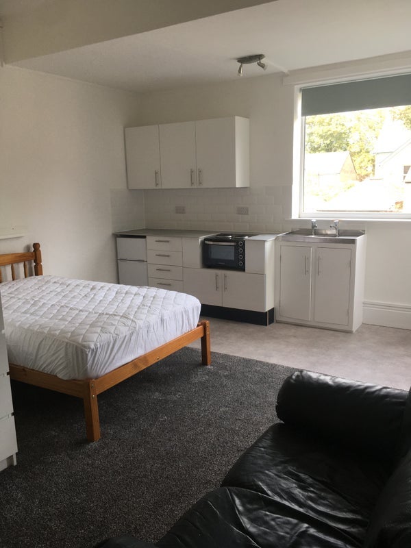 Flat Kenwood Park Road in Sheffield