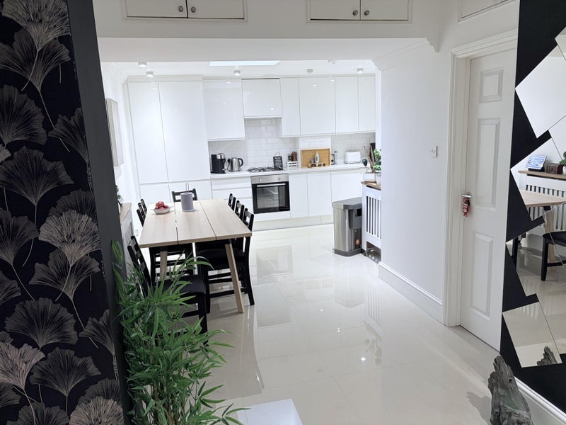 Room Ballards Lane in Greater London