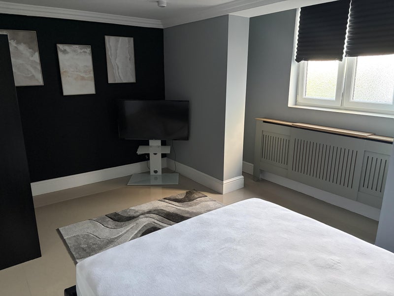 Room Ballards Lane in Greater London