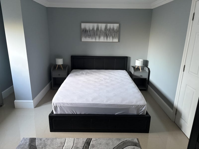 Room Ballards Lane in Greater London