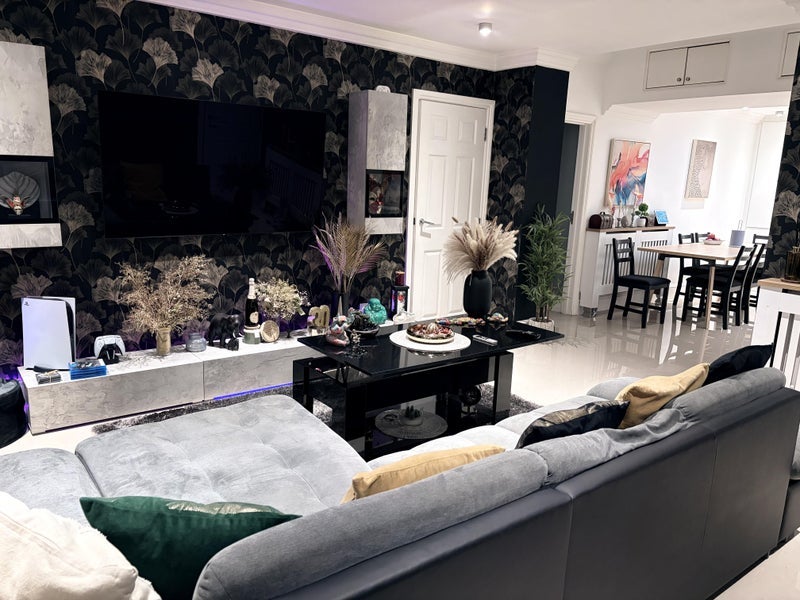 Room Ballards Lane in Greater London