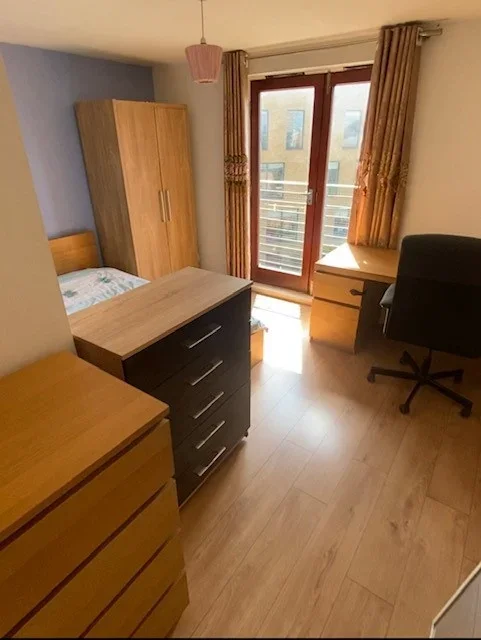 Room Ashton Street in Greater London