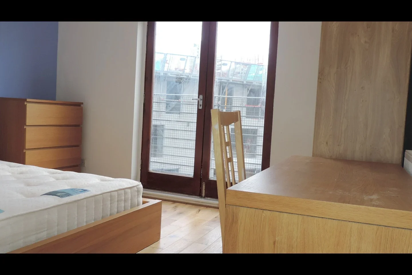 Room Ashton Street in Greater London
