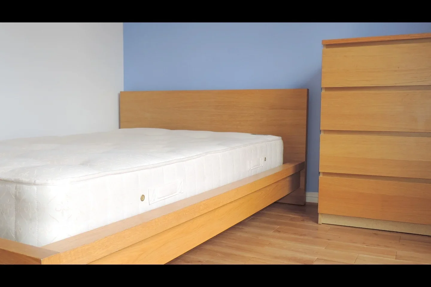 Room Ashton Street in Greater London