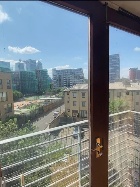 Room Ashton Street in Greater London