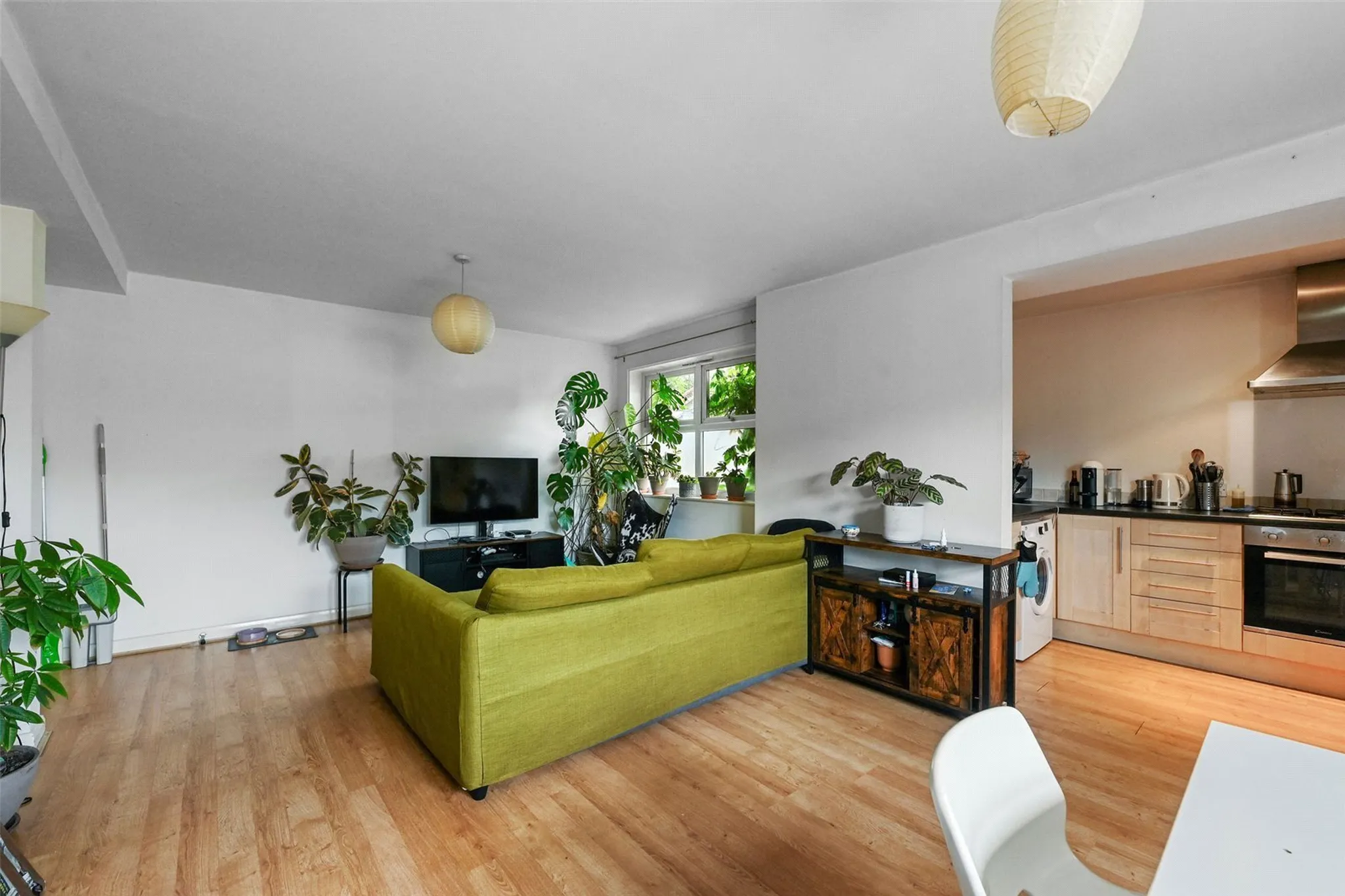 Flat Somerford Grove in Greater London