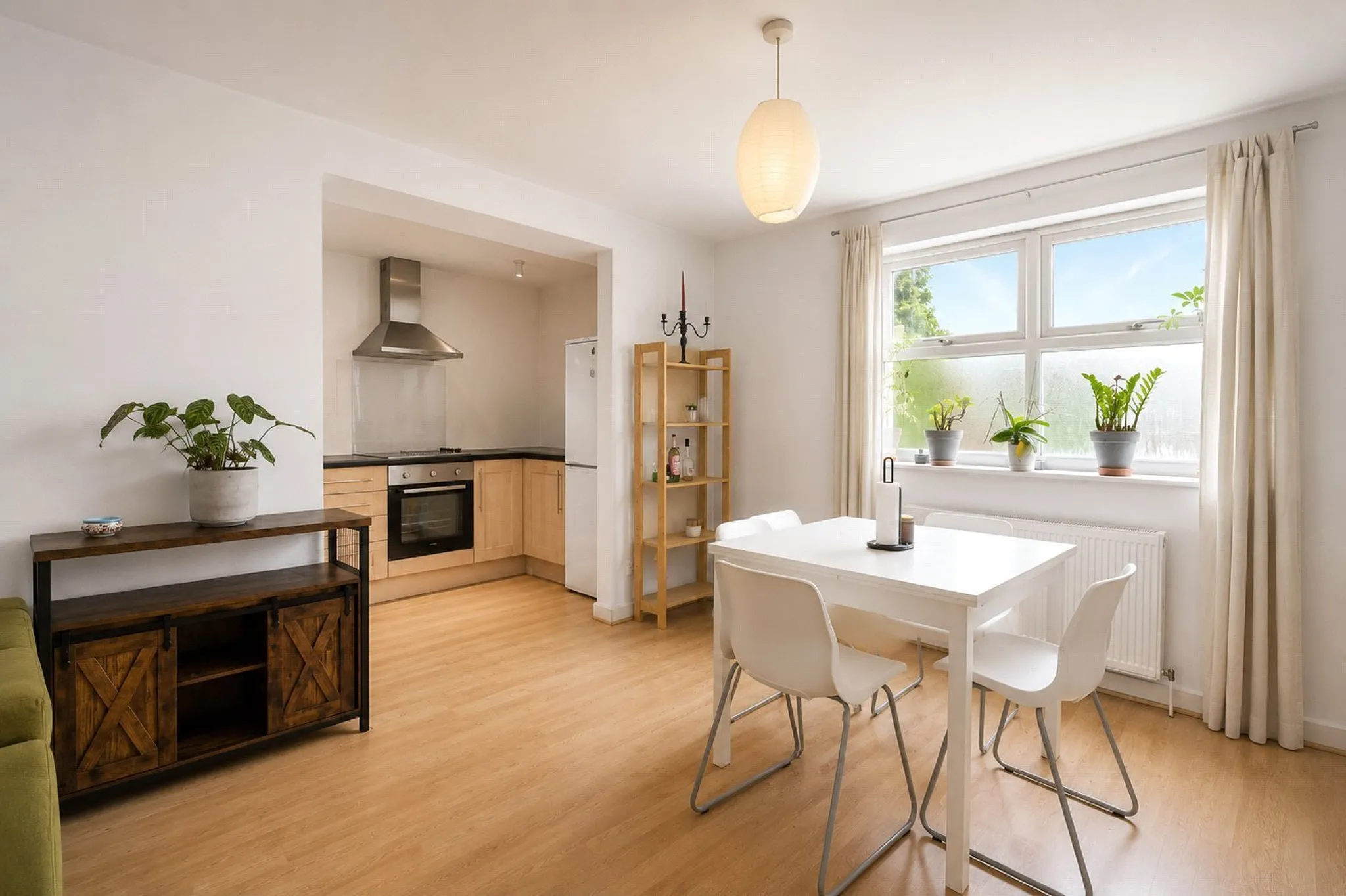 Flat Somerford Grove in Greater London