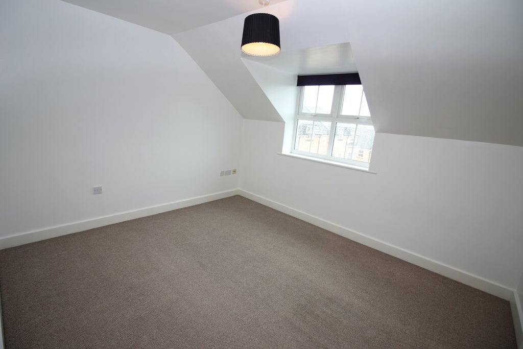 Flat Chepstow Close in Colburn