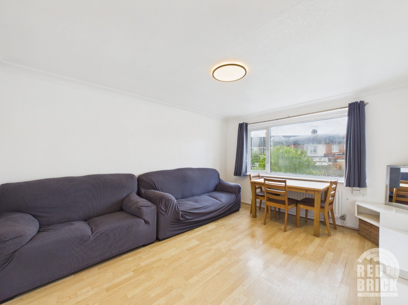 Flat Whitnash Grove in Coventry