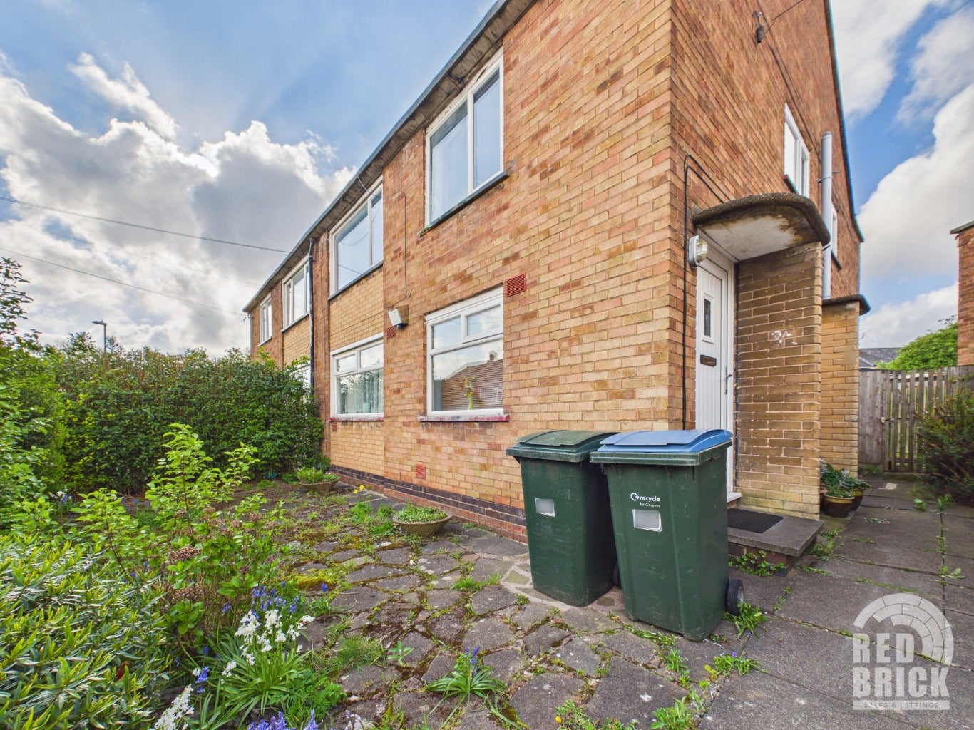 Flat Whitnash Grove in Coventry