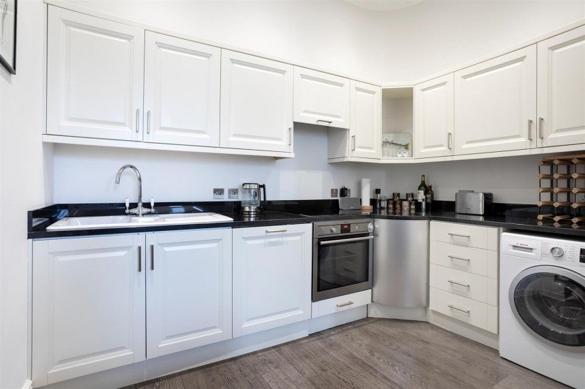 Flat Cranley Gardens in Greater London