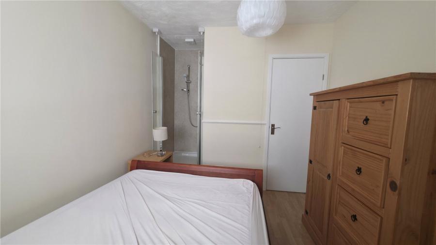 Room Edinburgh Street in Swindon