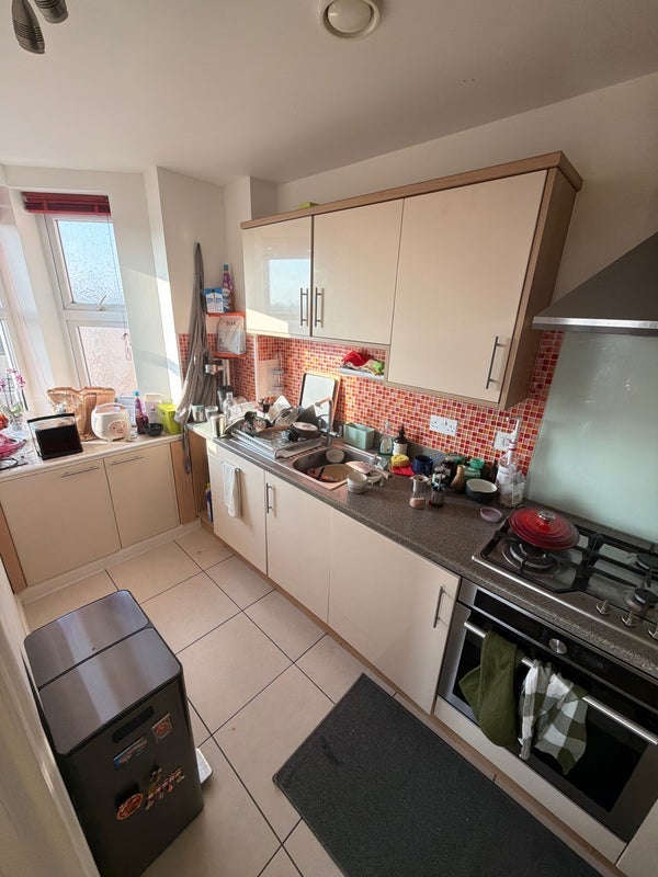 Room Wellington Street in Slough