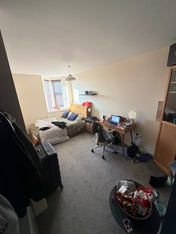 Room Wellington Street in Slough