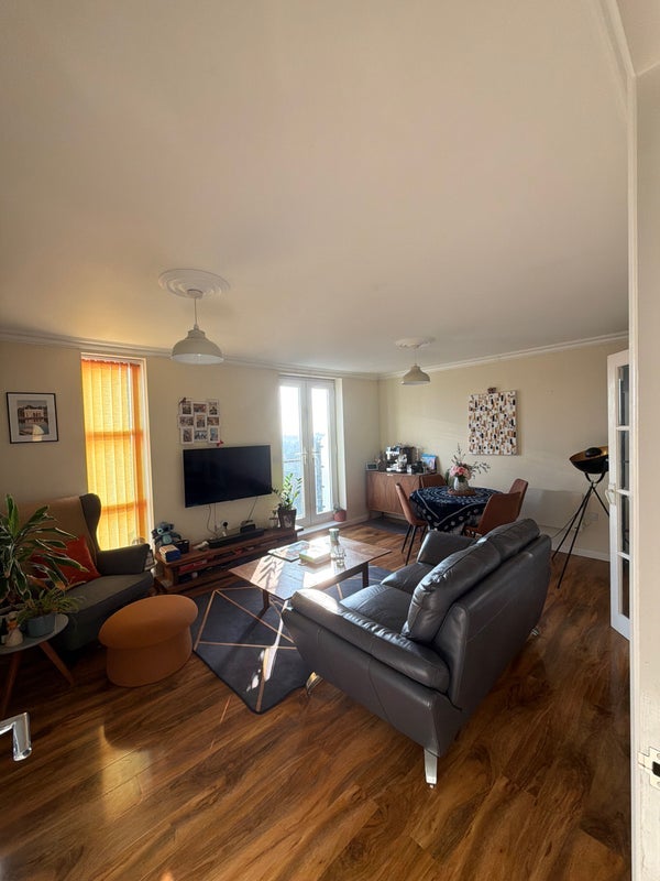 Room Wellington Street in Slough