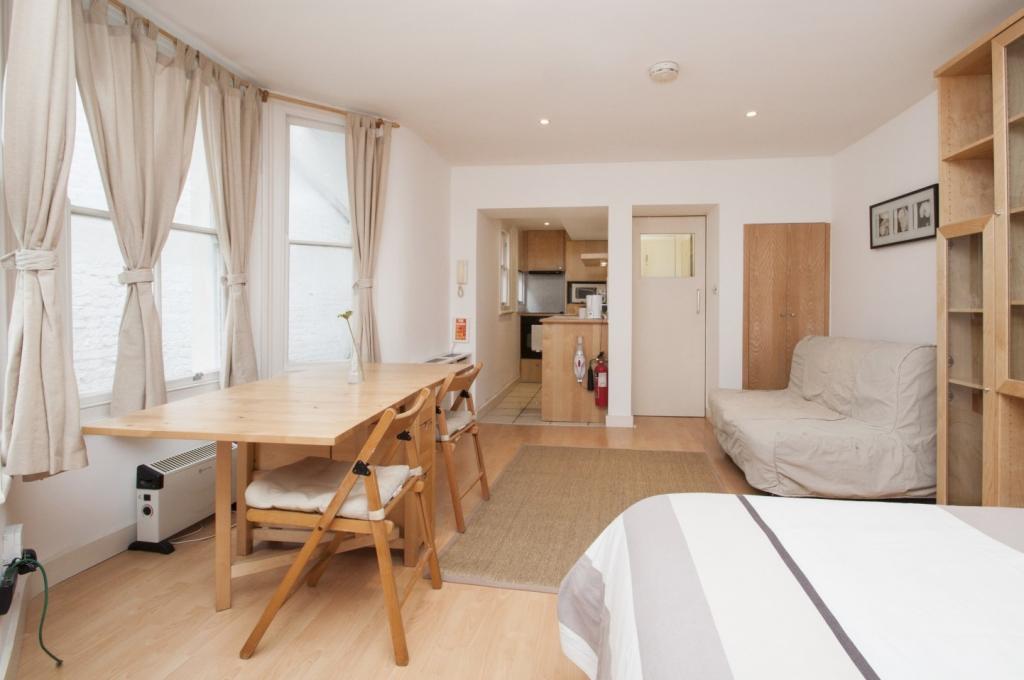 Flat Belgrave Road in City of Westminster