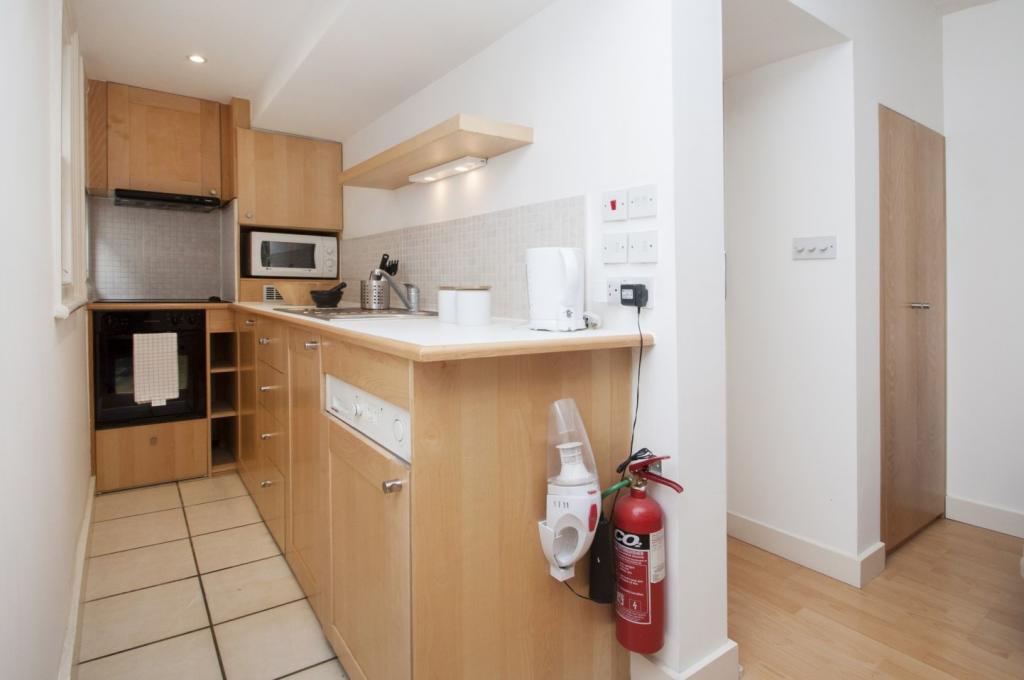 Flat Belgrave Road in City of Westminster