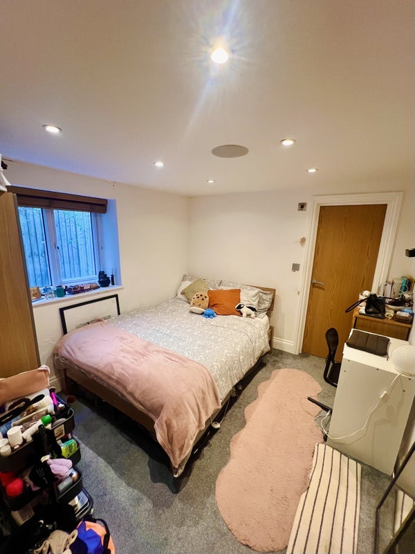Room Fernhead Road in City of Westminster