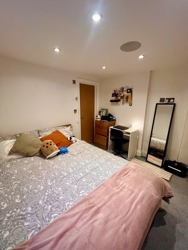 Room Fernhead Road in City of Westminster