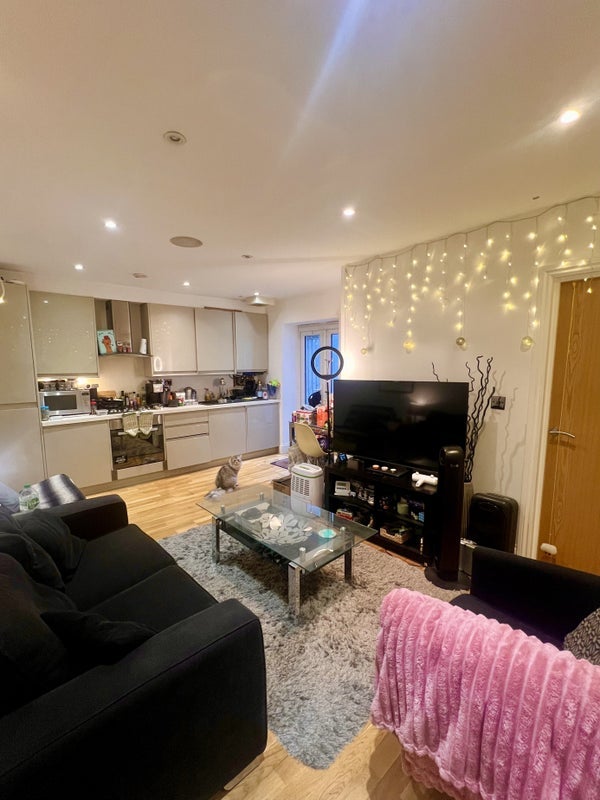 Room Fernhead Road in City of Westminster