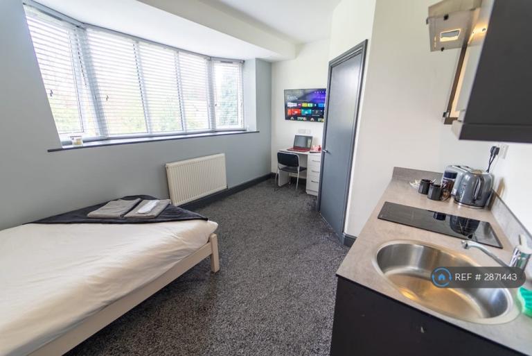 Room Bournbrook Road in Birmingham