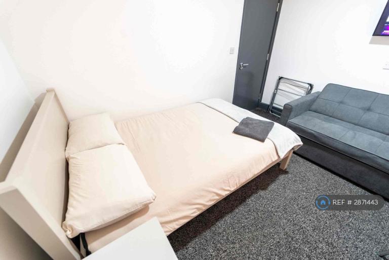Room Bournbrook Road in Birmingham
