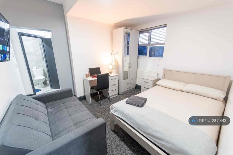 Room Bournbrook Road in Birmingham