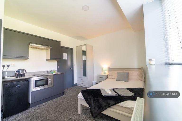 Room Bournbrook Road in Birmingham