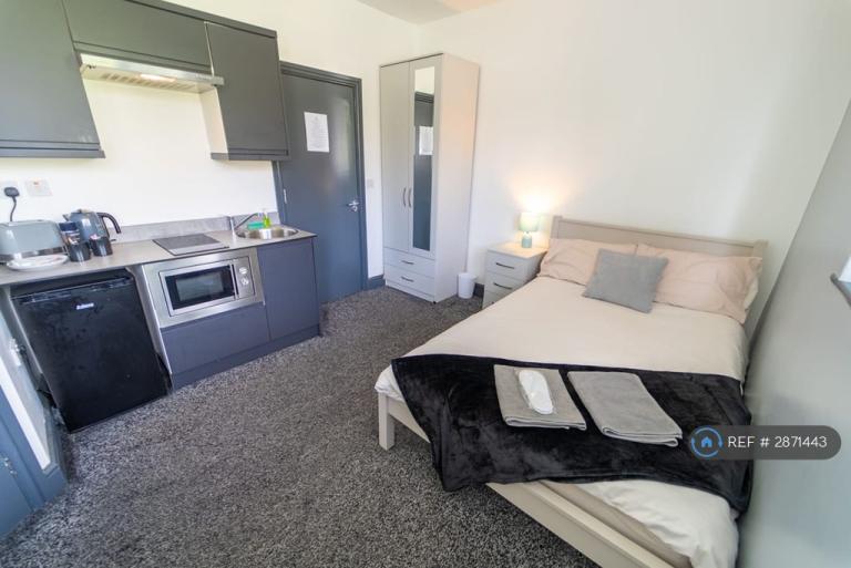 Room Bournbrook Road in Birmingham