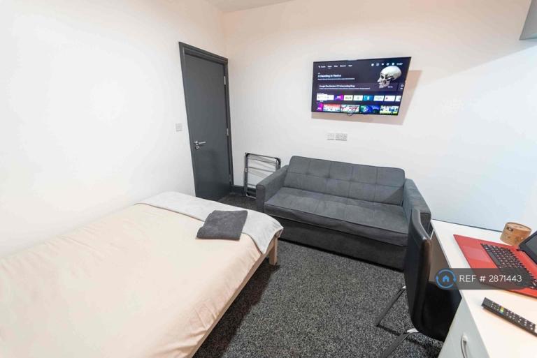 Room Bournbrook Road in Birmingham